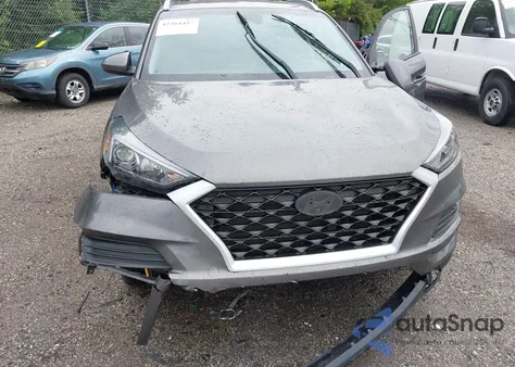 2020 Hyundai Tucson Value z USA, uszkodzony, nr VIN KM8J3CA44LU188674